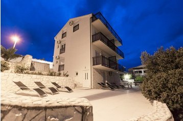 Hrvatska Privát Donji Okrug, Eksterijer